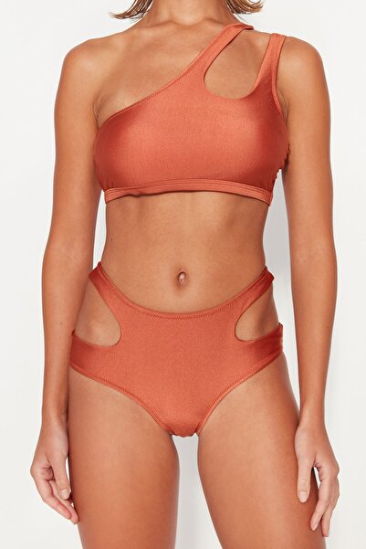 Trendyol Collection Επιφάνεια μπικίνι με πλακάκι με έναν ώμο με αποκοπή/παράθυρο TBESS23BU00216