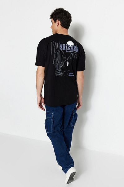 Trendyol Collection Βαμβακερό μπλουζάκι Arizona CiTy Printed Black Oversize - TMNSS23TS00164