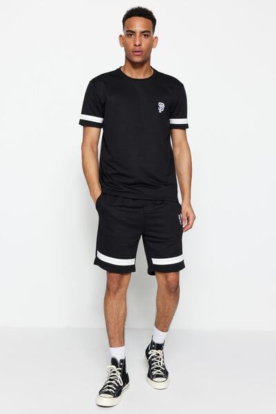 Trendyol Collection Embroidered Black Tracksuit Set - Regular Fit T-Shirt and Shorts TMNSS21EM0077