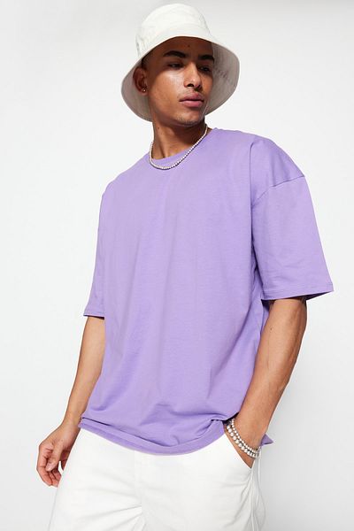 Trendyol Collection Fliederfarbenes Oversize-T-Shirt mit Rundhalsausschnitt und Rückenaufdruck, 100 % Baumwolle, kurze Ärmel