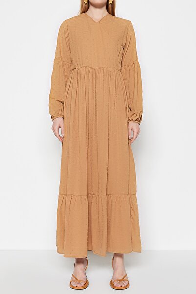 Trendyol Modest Tkané šaty s dvojitým límcem s velbloudí texturou TCTSS23EB00296