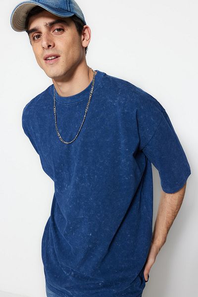 Trendyol Collection Basic Oversize/široký střih Crew Distressed/Bled Effect 1 Bavlněné tričko TMNSS23TS00169