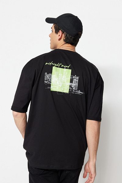 Trendyol Collection Голяма черна тениска с лозунг - кръгло деколте TMNSS23TS00161