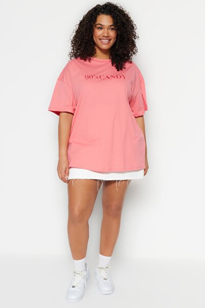Trendyol Curve Nyakú nyomott rózsaszín széles póló - 100% pamut TBBSS23BF00015
