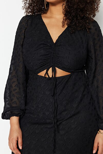 Trendyol Curve Μαύρο υφαντό φόρεμα με λεπτομερή υφή TBBSS23AH00088