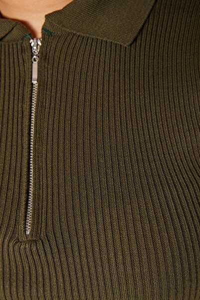 Trendyol Curve Tmavě zelená halenka s tenkým úpletem na zip TBBSS23AF00020