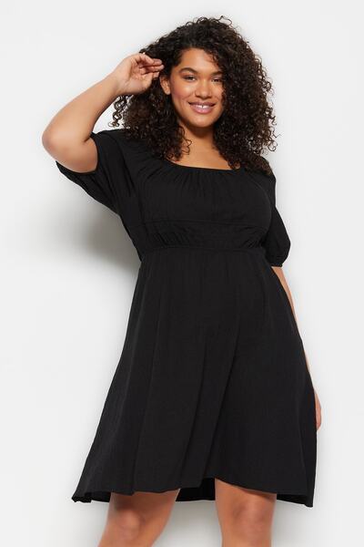 Trendyol Curve Μαύρο υφαντό φόρεμα που ανοίγει στη μέση TBBSS23AH00099