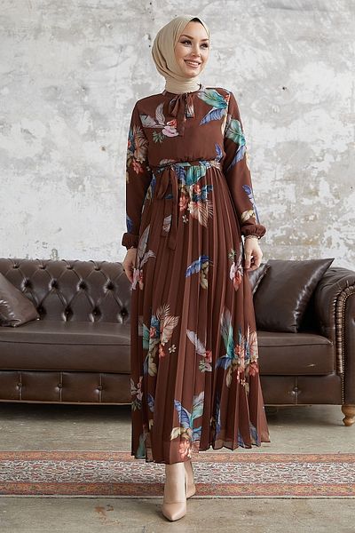InStyle Šifónové šaty s pierkovým vzorom Ares - horká hnedá