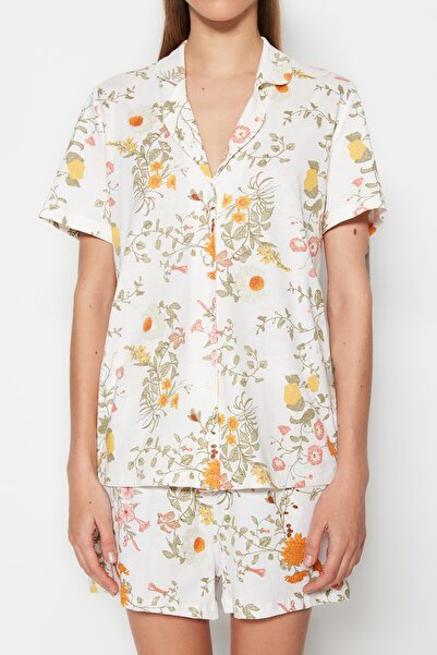 Trendyol Collection Sada košile a kraťasů na spaní ze 100% bavlny s květinovým potiskem – THMSS23PT00020