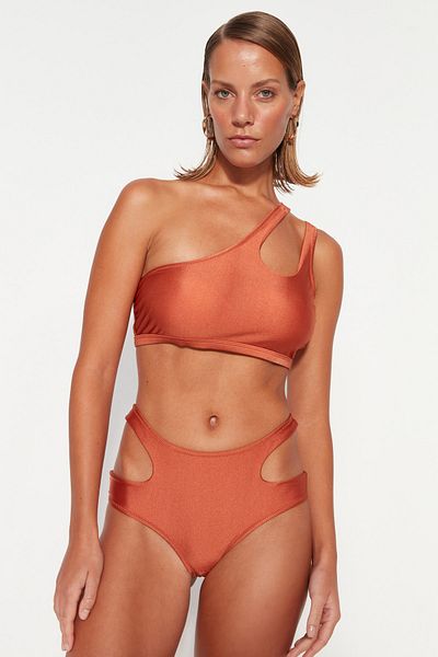 Trendyol Collection Επιφάνεια μπικίνι με πλακάκι με έναν ώμο με αποκοπή/παράθυρο TBESS23BU00216