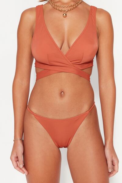 Trendyol Collection Tile Triangle Bikini Top TBESS21BU0123