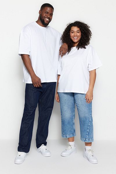 Trendyol Collection Weißes Baumwoll-T-Shirt in Übergröße, Größe L – bequem TMNSS23TS00139