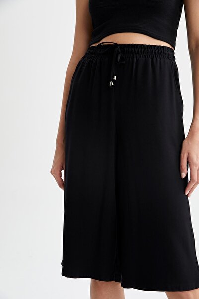 DeFacto Relax Fit Yüksek Bel Beli Bağcıklı Viskon Kapri Pantolon