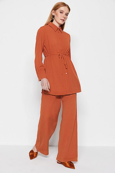 Trendyol Modest Σετ πουκάμισο-παντελόνι με κορδόνι κανέλας υφαντό Aerobin λινό look TCTSS23US00032