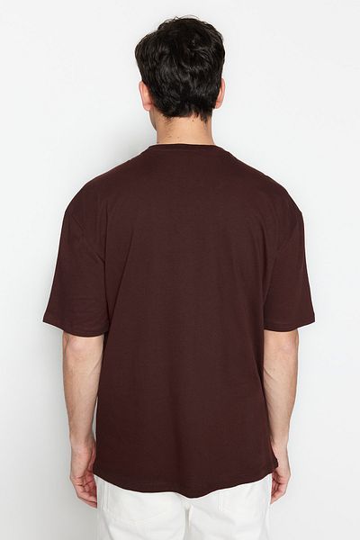 Trendyol Collection Бавовняна футболка з принтом великого розміру коричневого кольору TMNSS20TS1099