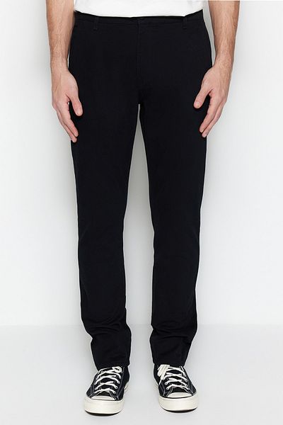 Trendyol Collection Schwarze Chinohose in normaler Passform - TMNSS23PL00032
