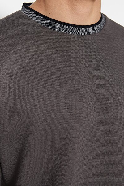 Trendyol Collection Limitovaná edice Antracitová oversize/široký střih Tričko Pique s pruhovanou texturou Tmnss23Ts00079