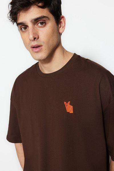 Trendyol Collection Μπλουζάκι από βαμβακερό καφέ φαρδύ κέντημα ζώων - TMNSS23TS00182