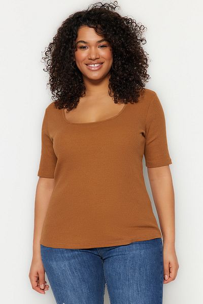 Trendyol Curve Gefliestes Strick-T-Shirt mit quadratischem Kragen TBBSS22BF0027