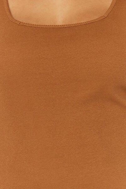 Trendyol Curve Tile Square Collar Knitted T-Shirt TBBSS22BF0027