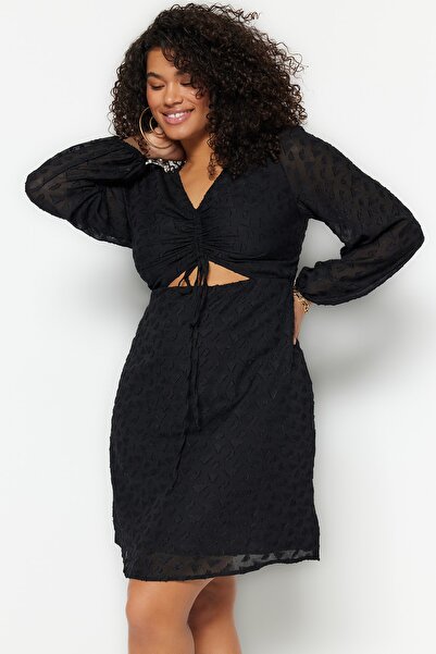 Trendyol Curve Μαύρο υφαντό φόρεμα με λεπτομερή υφή TBBSS23AH00088