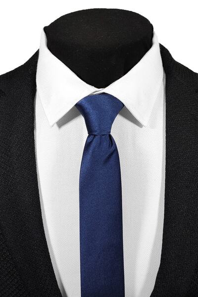 BLC Basic Line Co. Изключително тънък тъмносин цвят, обикновен тесен комплект носни кърпи с широка вратовръзка 4 см, тесен комплект тесни