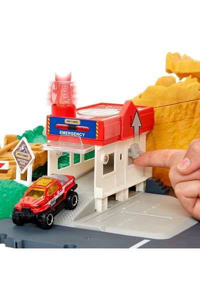 Matchbox Canyon Adventure with Light and Sound - Action Drivers Game Set