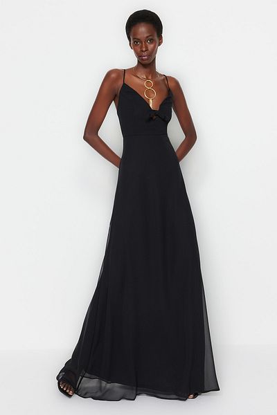 Trendyol Collection Schwarzes langes Abendkleid im A-Ausschnitt - TPRSS23AE00131