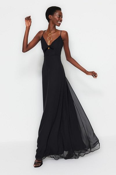 Trendyol Collection Schwarzes langes Abendkleid im A-Ausschnitt - TPRSS23AE00131