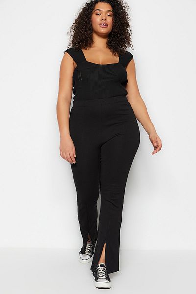 Trendyol Curve Schwarze, schmale, gestrickte Hose mit hoher Taille und Reißverschluss in Übergröße TBBSS23AR00011