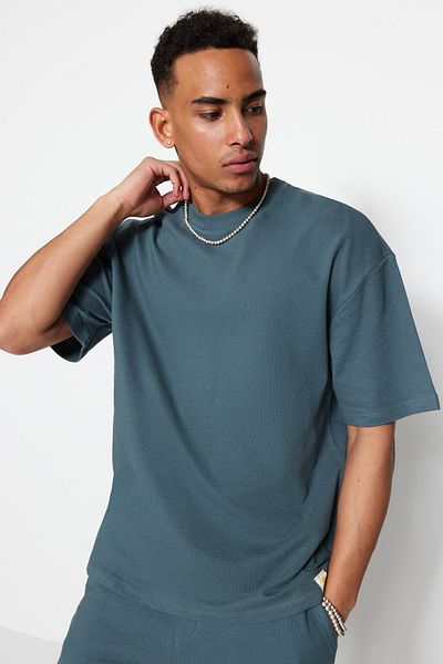 Trendyol Collection Vyšívané texturované triko s oversize štítkem v petrolejové barvě – Tmnss23Ts00074