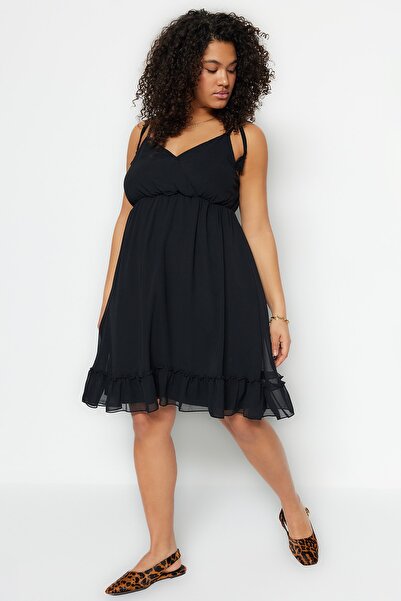 Trendyol Curve Černé tkané šifonové šaty TBBSS23AH00157