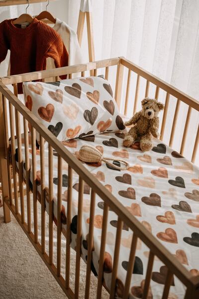 Luna Kids Collection طقم ملاءات مرنة (70x130 / 15) نمط قلب - قطن عضوي ساتان