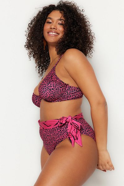 Trendyol Curve Fuchsiafarbene Bikinihose mit hoher Taille - Tiermuster TBBSS23CR00009