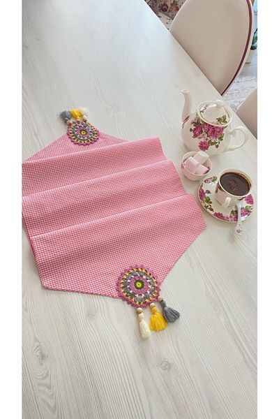 White Alamode Pink and White Petite Square Patterned Motif and Tassel Runner