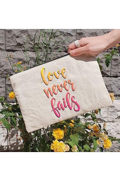 PEKSHOP Τσάντα μακιγιάζ με γραπτή επένδυση Clutch Love Never Fails