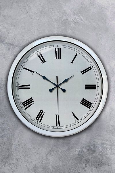 Kasva Concept Ceas de perete cu cifre romane din metal alb de 40 cm