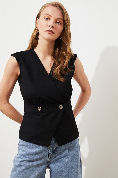 Trendyol Collection Detailní dvouřadá tkaná halenka s černými kostmi TWOSS20BZ0707