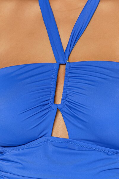 Trendyol Curve Blauer Neckholder-Badeanzug in Übergröße mit Accessoire-Detail TBBSS23AM00013