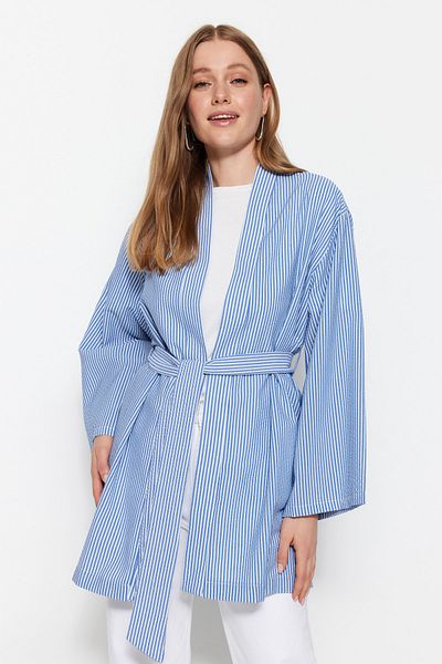 Trendyol Modest Blauer, gewebter, gestreifter Seersucker-Kimono und -Kaftan mit Gürtel TCTSS23KK00001