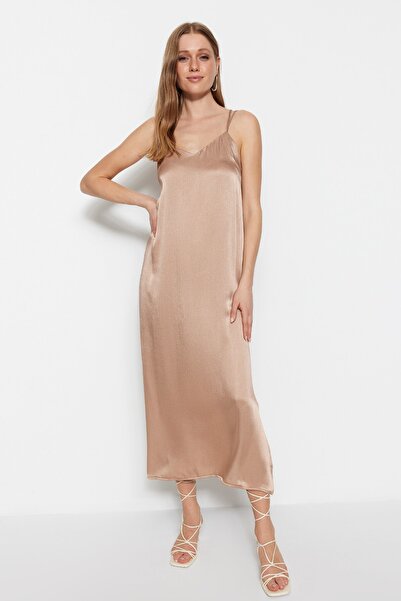 Trendyol Collection Béžové tkané midi šaty rovného střihu s detailem na zádech tkané šaty TWOSS23EL01990
