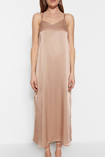 Trendyol Collection Béžové tkané midi šaty rovného střihu s detailem na zádech tkané šaty TWOSS23EL01990