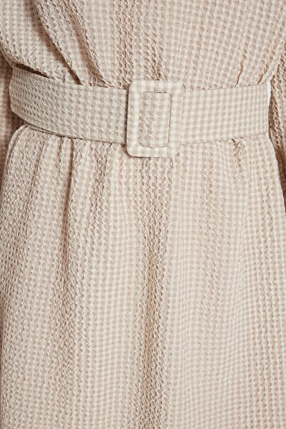 Trendyol Modest Μπεζ υφαντό φόρεμα Seersucker με καλυμμένο ύφασμα TCTSS23EB00252