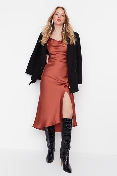 Trendyol Collection Βραδινό φόρεμα με μπρούτζινο υφαντό σατέν TPRSS19BB0058