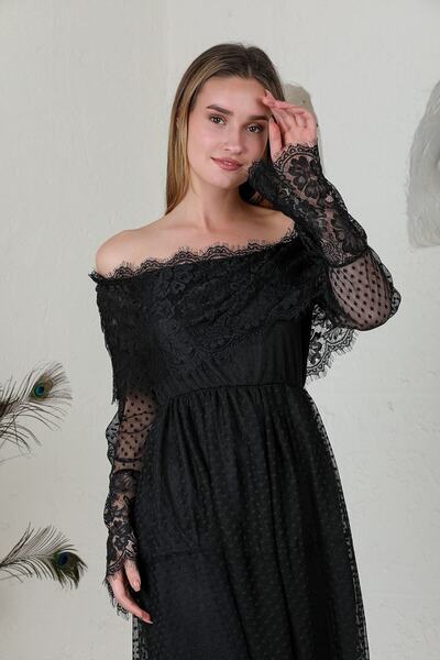 Stock Rochie neagră din dantelă cu guler Madonna