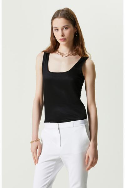 Network Siyah Kare Yaka Askılı T-shirt