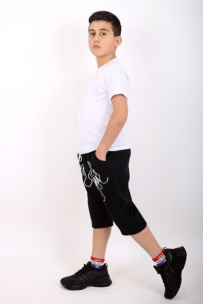 COSBA kids wear تي شيرت أساسي سادة ومجموعة كابري مطبوعة من الأعلى