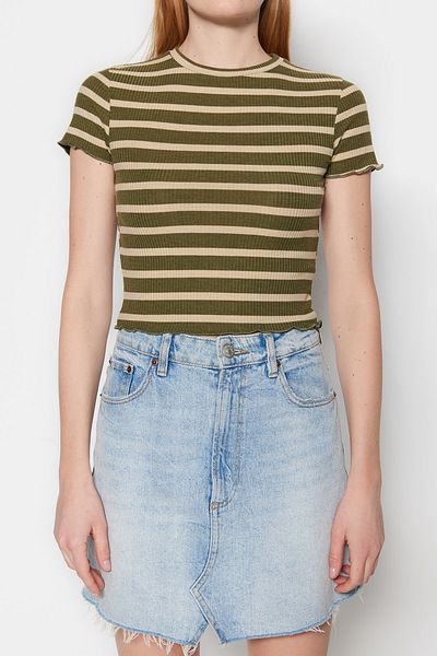 Trendyol Collection Χακί ριγέ Baby Overlock Λεπτομερής Εφαρμογή Crop Πλεκτή Μπλούζα με ραβδώσεις TWOSS23BZ00506