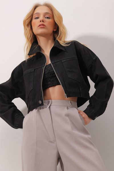 Trend Alaçatı Stili Schwarze kurze Jeansjacke für Damen mit zwei Taschen und Reißverschluss ALC-X9899