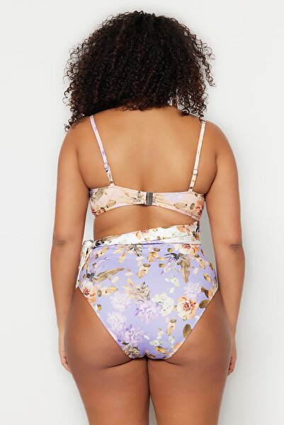 Trendyol Curve Viacfarebné vzorované plavky s detailným výrezom TBBSS23AM00022